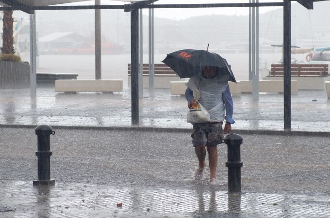 AMP2.- Ibiza y Formentera suspenden las clases este jueves ante la alerta naranja por lluvias y tormentas