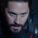 Jared Leto es el encargado en esta ocasión de dar vida a Ares, un "software" con apariencia humana al que le ha sido asignada una importante misión