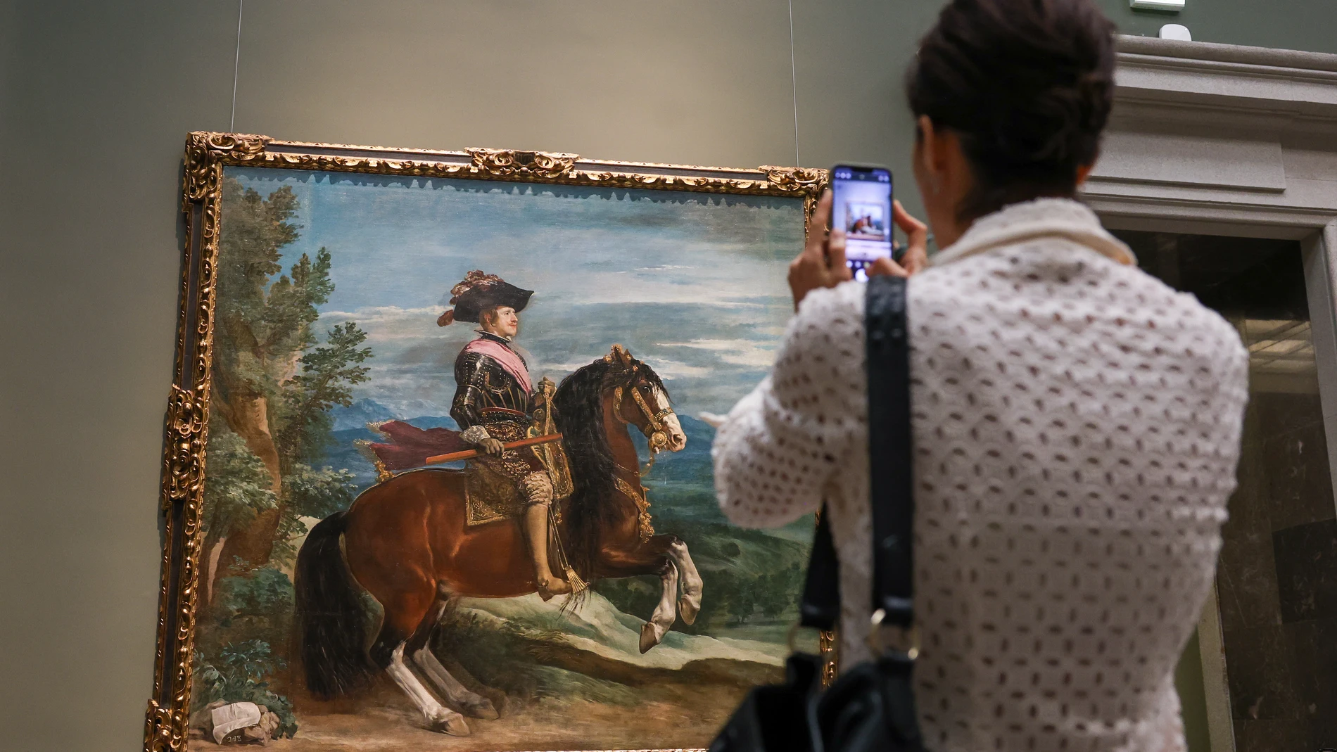 El Museo Nacional del Prado, con el patrocinio de la Fundación Iberdrola España como ‘miembro protector’ de su Programa de Restauraciones, presenta en rueda de prensa la reciente restauración del retrato de Felipe IV, a caballo, de Velázquez, en el Museo Nacional del Prado, a 9 de octubre de 2025, en Madrid (España). Esta obra forma parte de una serie de retratos realizados por Velázquez para adornar los testeros del Salón de Reinos con la intención de representar la continuidad de la monarqu...
