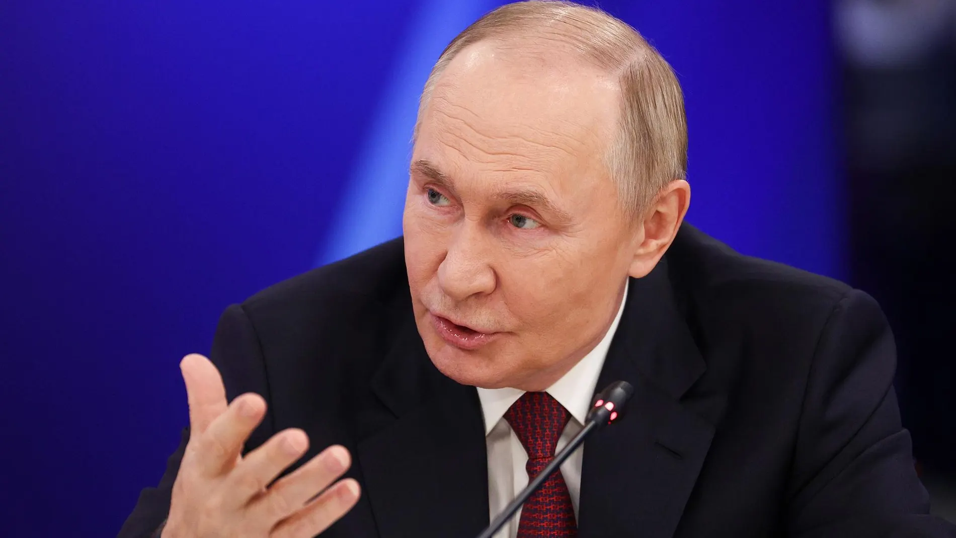 Kazajistán.- AMP.- Putin admite que dos misiles rusos estallaron cerca del avión siniestrado en Kazajistán en 2024