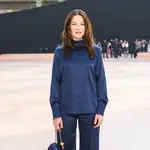 Todo al azul marino: el uniforme elegante y atemporal que no falla en el armario de las chicas clásicas