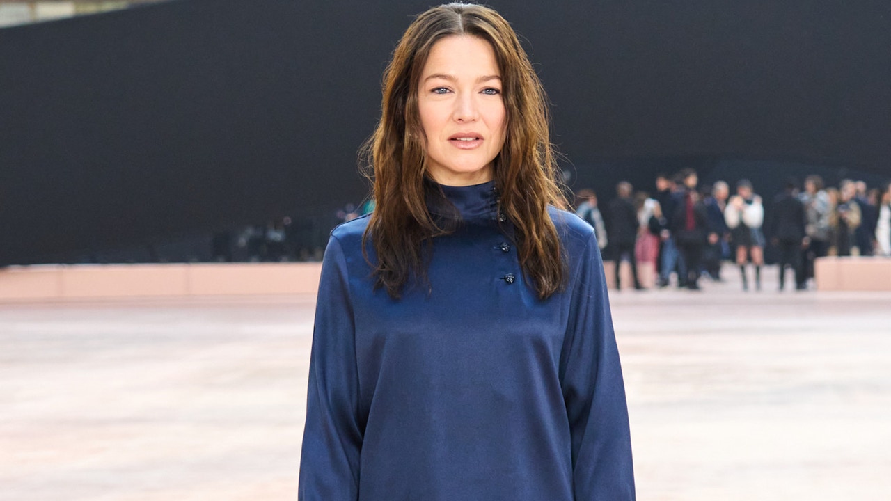 Todo al azul marino: el uniforme elegante y atemporal que no falla en el armario de las chicas clásicas
