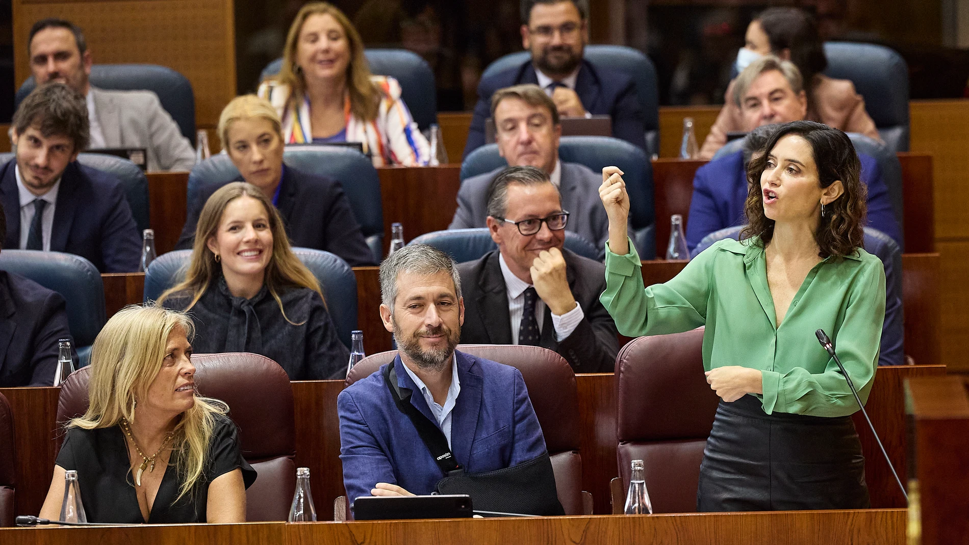 ´La presidenta de la Comunidad de Madrid, Isabel Díaz Ayuso, interviene durante el pleno de la Asamblea de Madrid, a 9 de octubre de 2025, Madrid (España). Durante este pleno se debate la acogida de menores extranjeros no acompañados en la región, la política y prioridades del Gobierno autonómico respecto a la sanidad pública y las medidas para garantizar el acceso a la interrupción voluntaria del embarazo en la sanidad regional. 09 OCTUBRE 2025 Jesús Hellín / Europa Press 09/10/2025