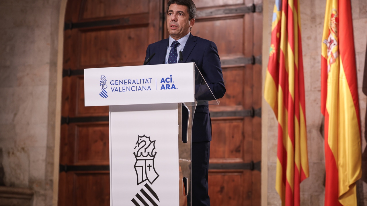Mazón defiende la necesidad de estabilidad política para afrontar la recuperación en un 9 d' Octubre marcado por la dana