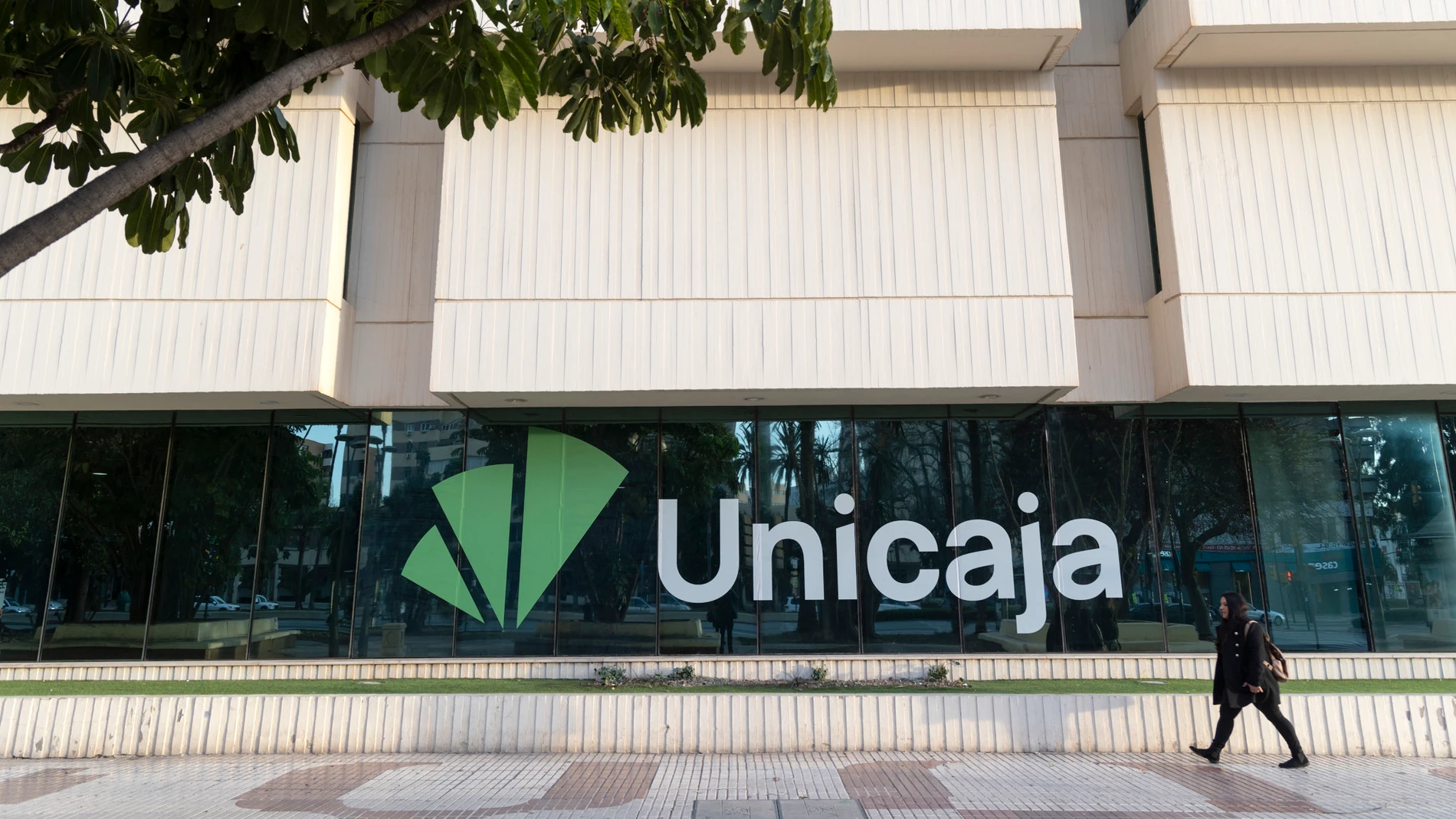 Unicaja reafirma su compromiso con el Premio Miguel Delibes