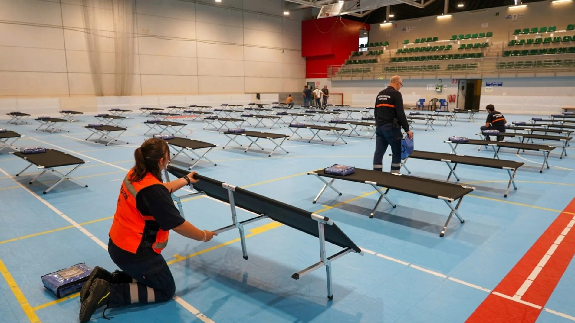 MURCIA.-AMP.- El pabellón Cabezo Beaza acoge a personas desplazadas por la lluvia en Cartagena
