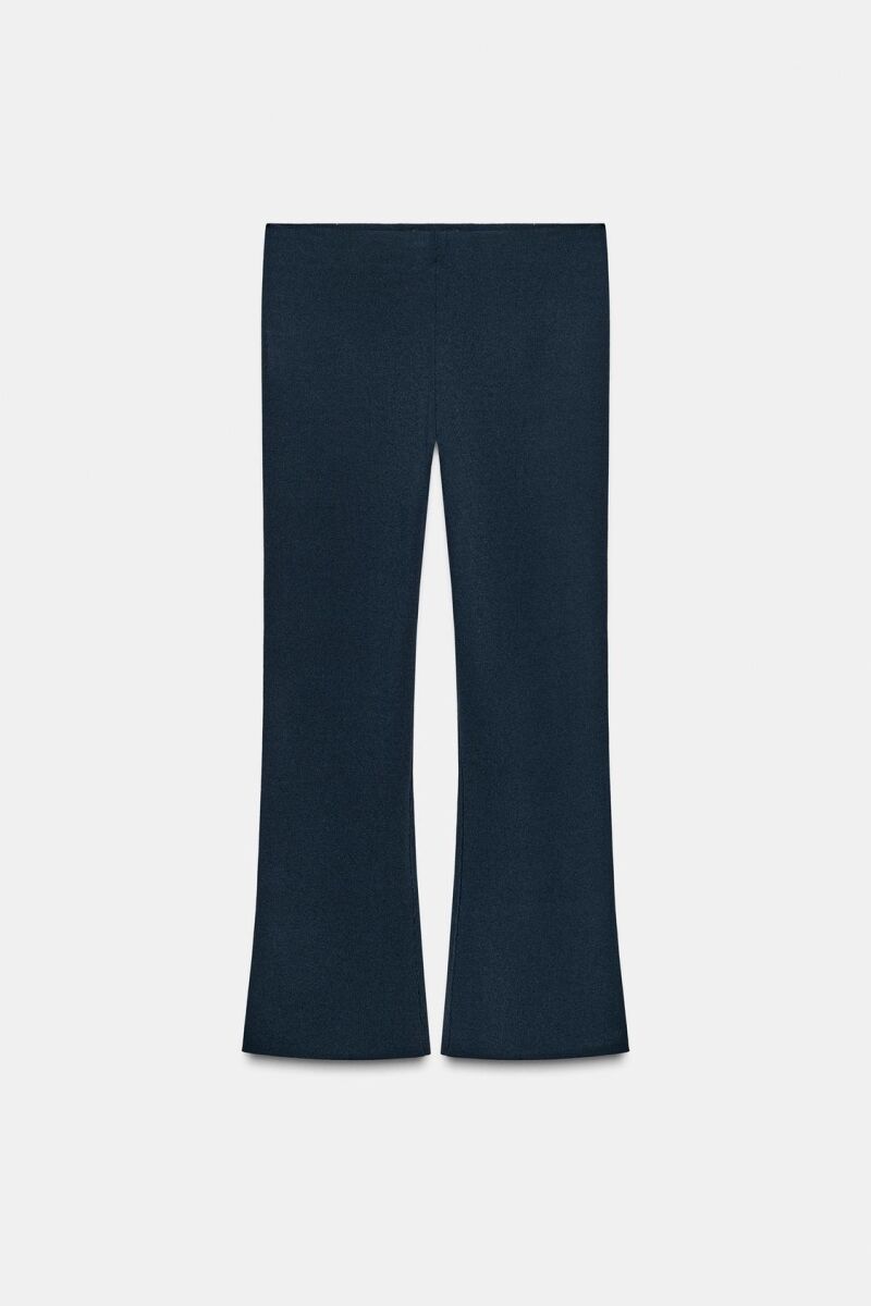 Pantalón de punto recto.