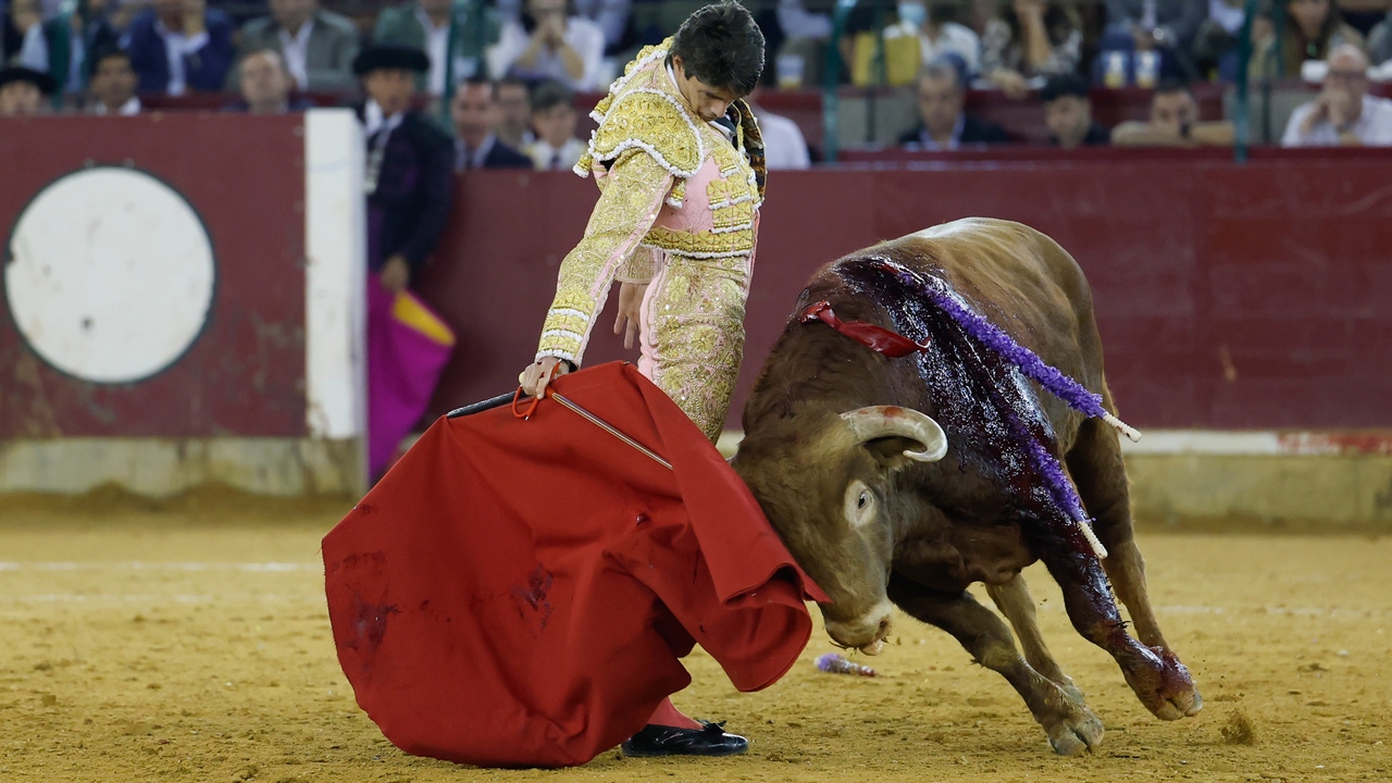 Puerta grande para Castella y dos orejas para Palacio en un mano a mano de pocas opciones