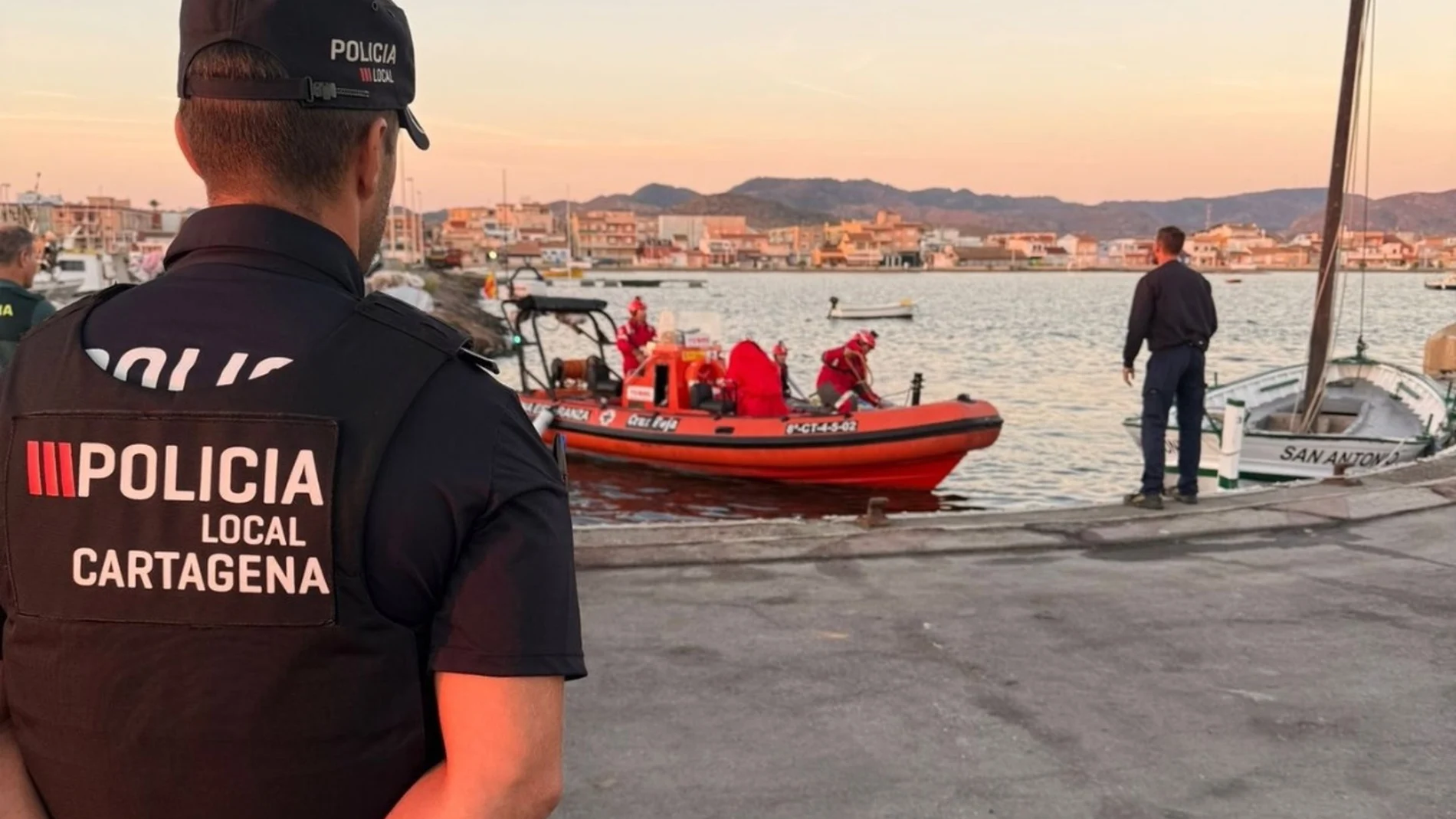 MURCIA.-Sucesos.- La Policía Local de Cartagena colabora en el rescate al conductor de una moto de agua en el Mar Menor