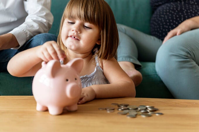 Cómo enseñar a los niños y personas jóvenes a manejar el dinero