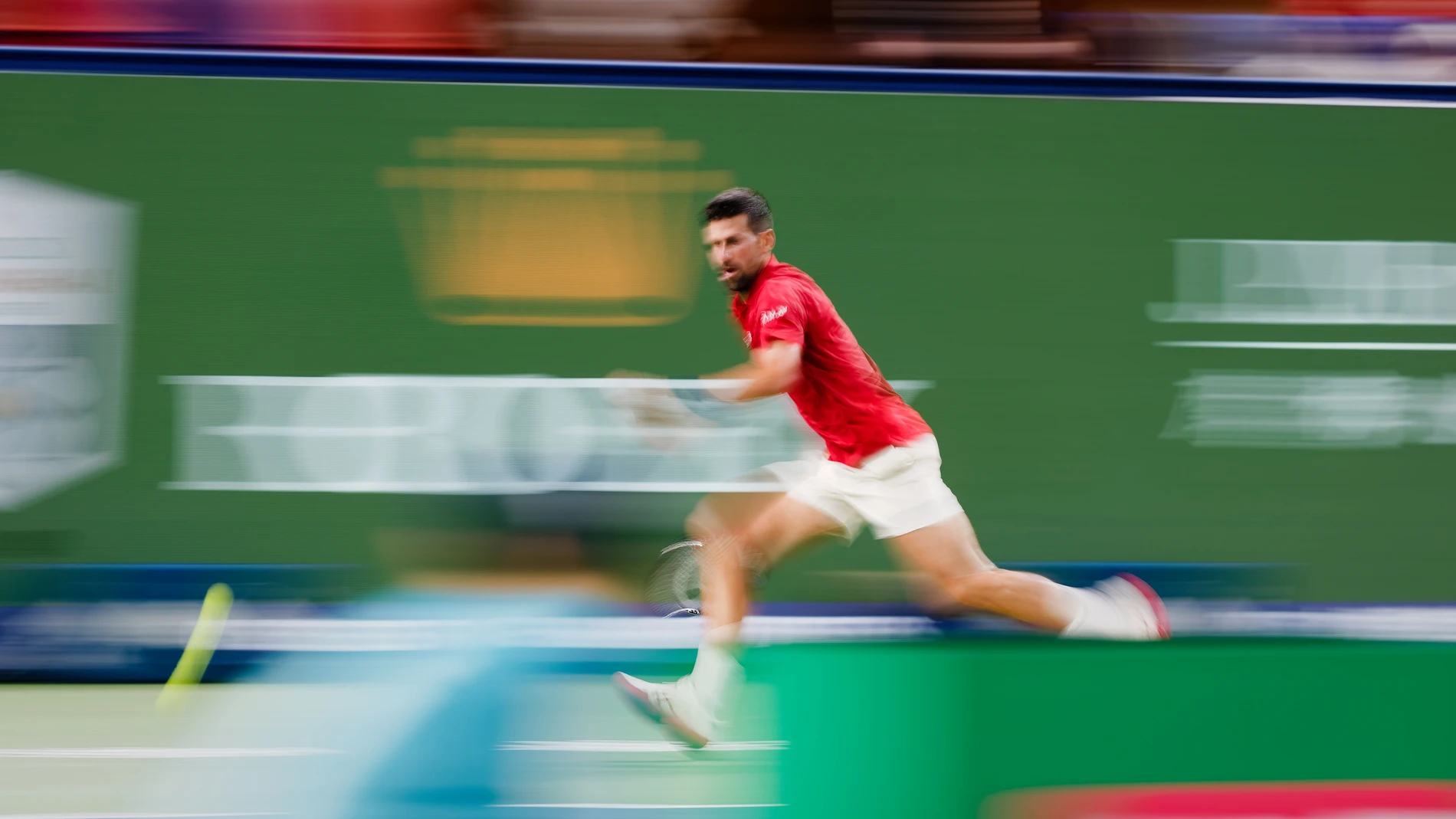 Shanghai (China), 09/10/2025.- Novak Djokovic of Serbia in action during his Men's Singles quarterfinals match against Zizou Bergs of Belgium at the Shanghai Masters tennis tournament in Shanghai, China, 09 October 2025. (Tenis, Bélgica) EFE/EPA/ALEX PLAVEVSKI