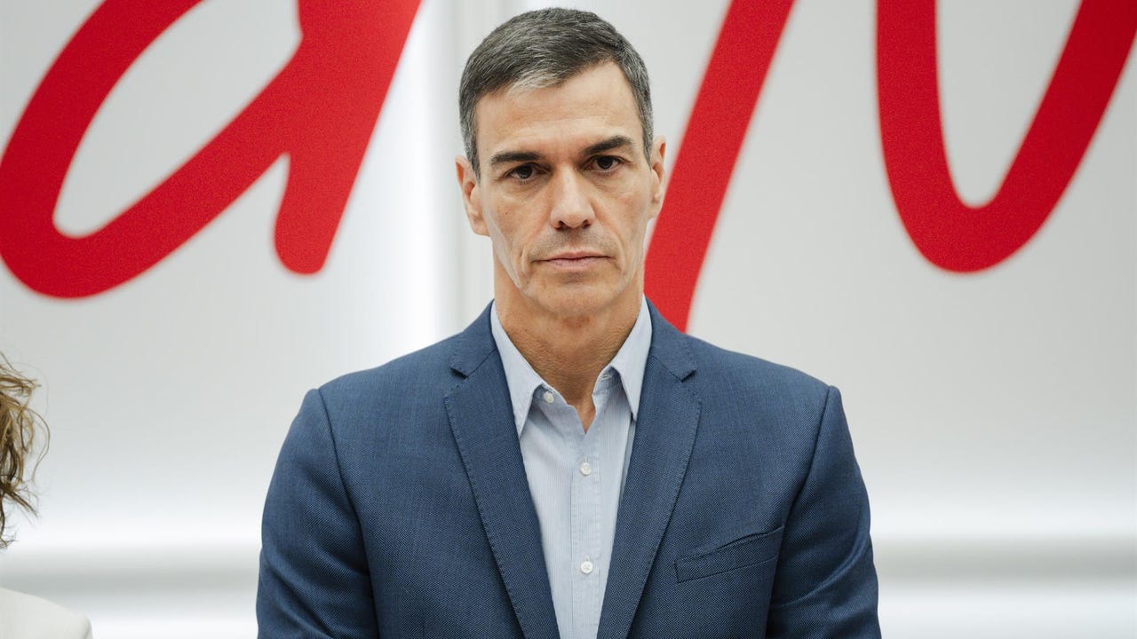 Un PSOE cercado por la corrupción alardea de sus primeras victorias sobre la bocina tras un mes de cortinas de humo