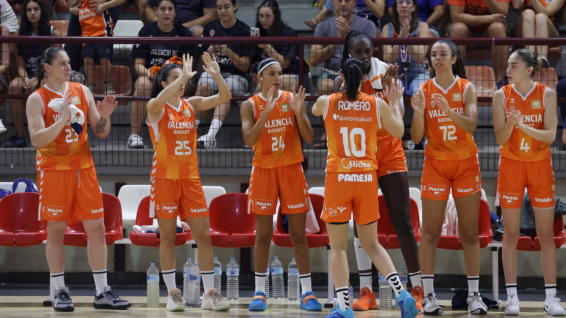 El Valencia Basket femenino se estrena en el Roig Arena