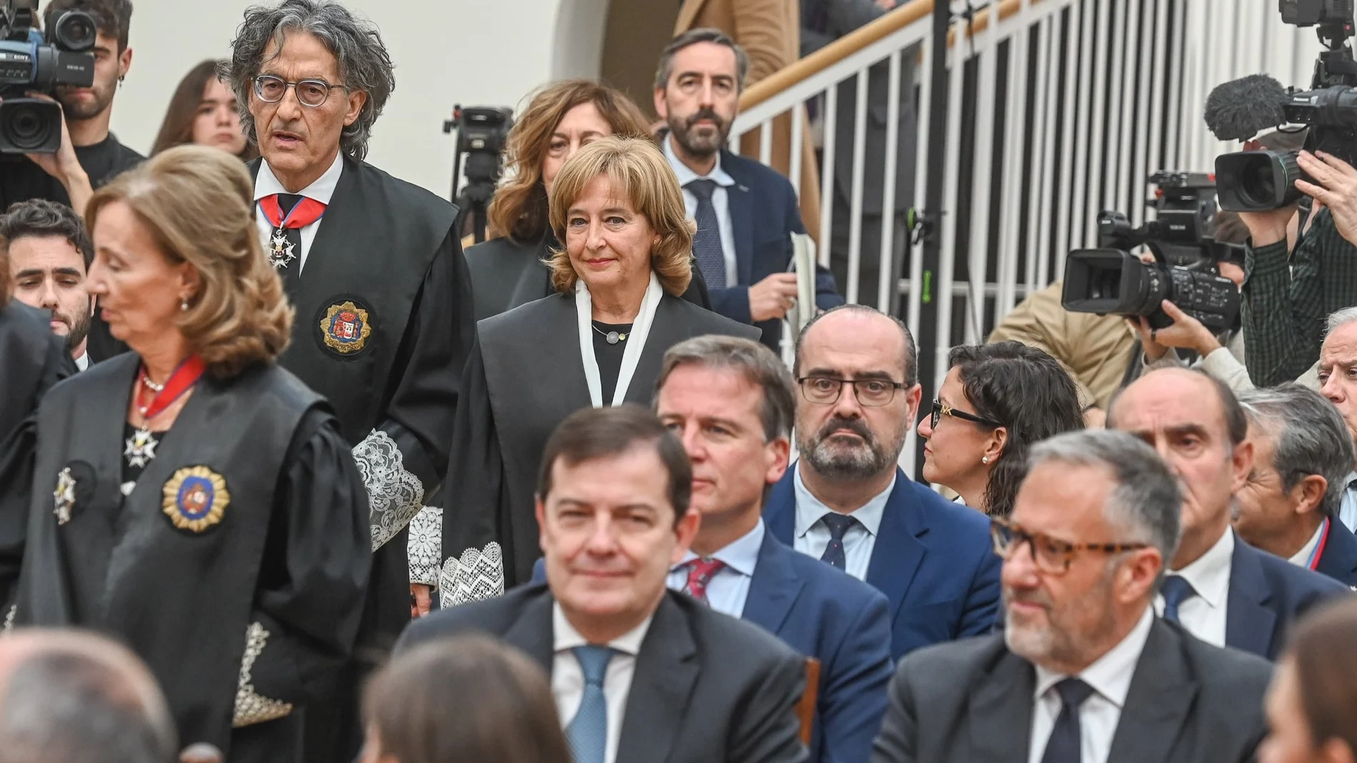 Mañueco junto a Pollán en el acto de apertura del Año Judicial en Castilla y León presidido por Ana del Ser y Santiago Mena