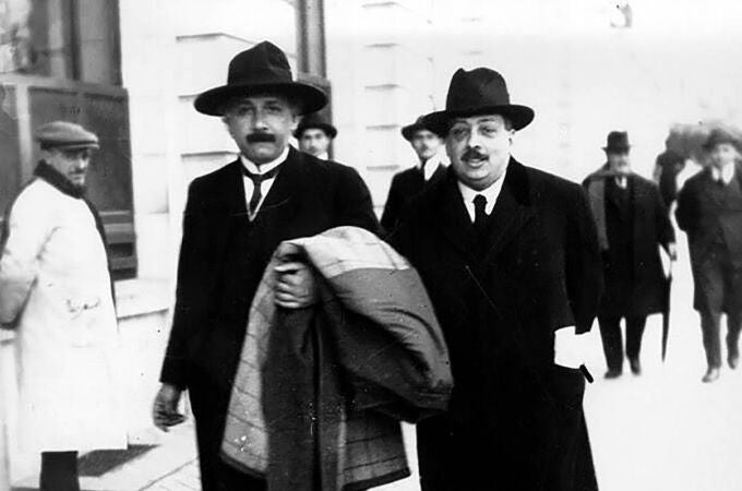La increíble historia del físico español amigo de Einstein y Curie que puso a España en el mapa mundial de la ciencia