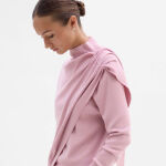 La firma barcelonesa que une moda y solidaridad con una prenda creada para apoyar la investigación del cáncer de mama La firma barcelonesa que une moda y solidaridad con una prenda creada para apoyar la investigación del cáncer de mama