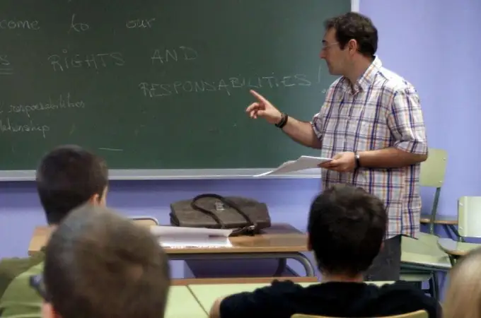 Declaración de un profesor a sus estudiantes: Viajo 300km al día, traten de hacerme feliz cuando llego y feliz cuando me voy Declaración de un profesor a sus estudiantes: Viajo 300km al día, traten de hacerme feliz cuando llego y feliz cuando me voy