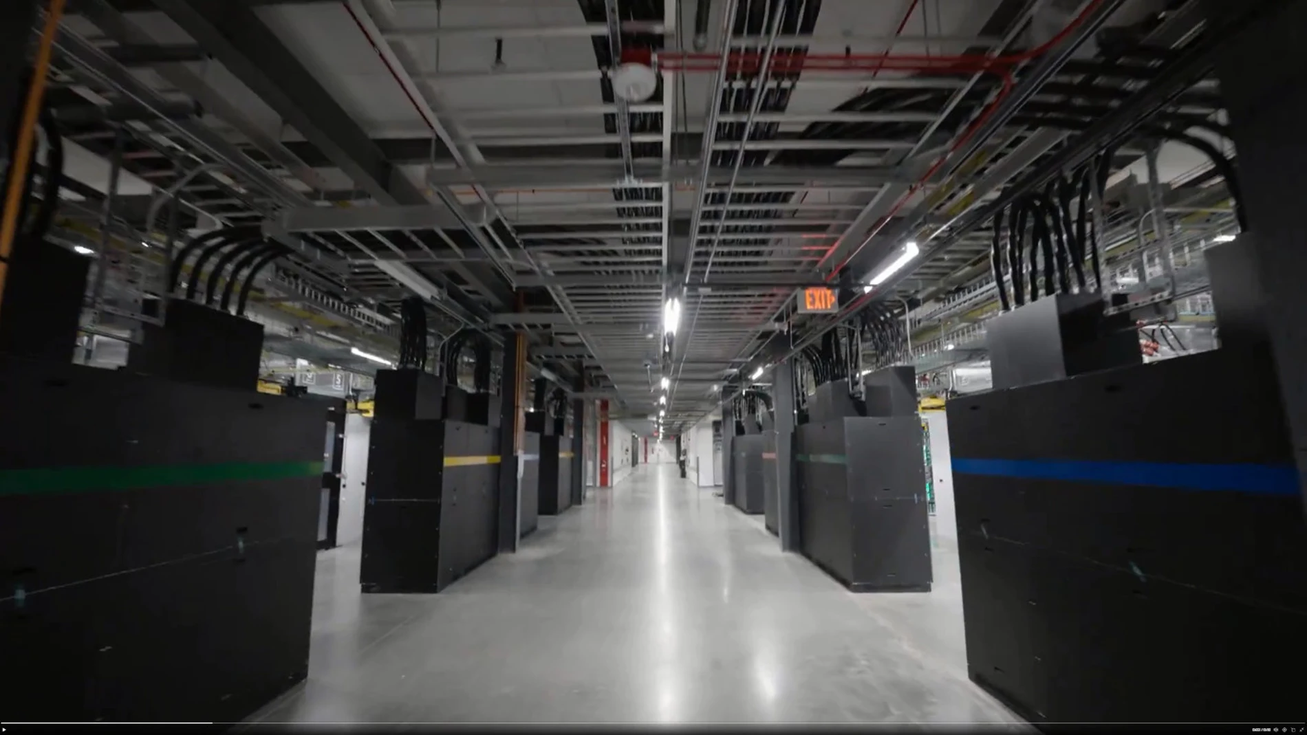 Imagen del cluster anunciado por Microsoft extraída del vídeo de Satya Nadella