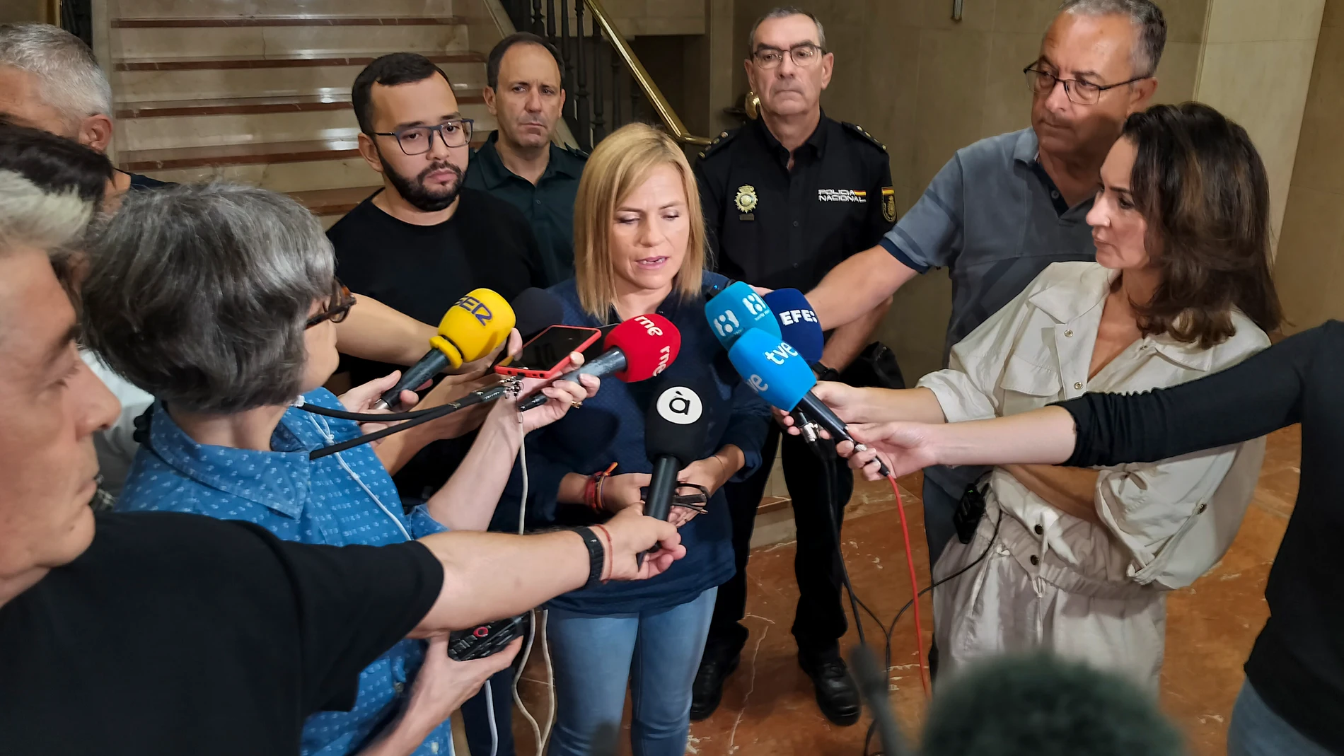 GRAFCVA9723. ALICANTE, 10/10/2025.- La delegada del Gobierno en la Comunitat Valenciana, Pilar Bernabé, realiza declaraciones tras la reunión de coordinación y seguimiento del episodio de lluvias celebrada este viernes. EFE/Miguelina Galiano