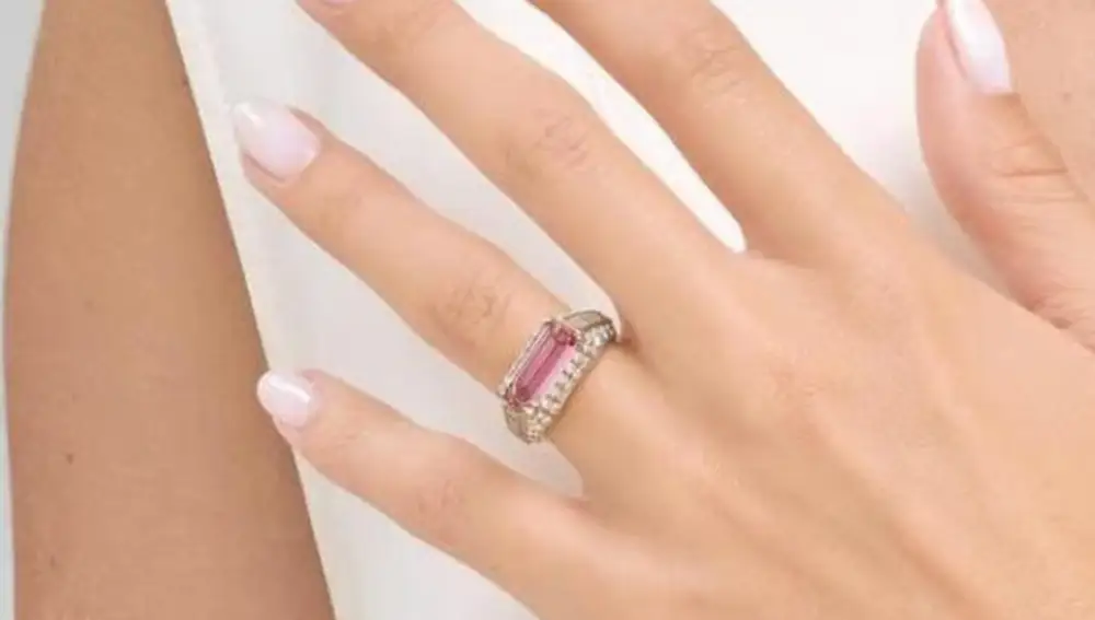 Se creía que era cuarzo rosa, pero resultó ser un diamante de tres quilates: el anillo de Bulgari que se vendió por 2,26 millones de euros