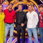 William Levy y Eduardo Casanova posan junto al jurado de 'MasterChef Celebrity 10'