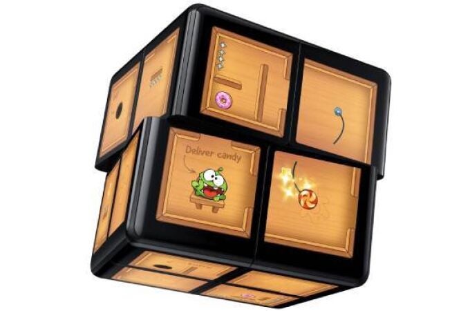 El icónico cubo de Rubik de los años 80 se actualiza con 24 pantallas, 8 altavoces y más juegos.