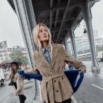 Modelo de Zara con chaqueta de ante. Modelo de Zara con chaqueta de ante.