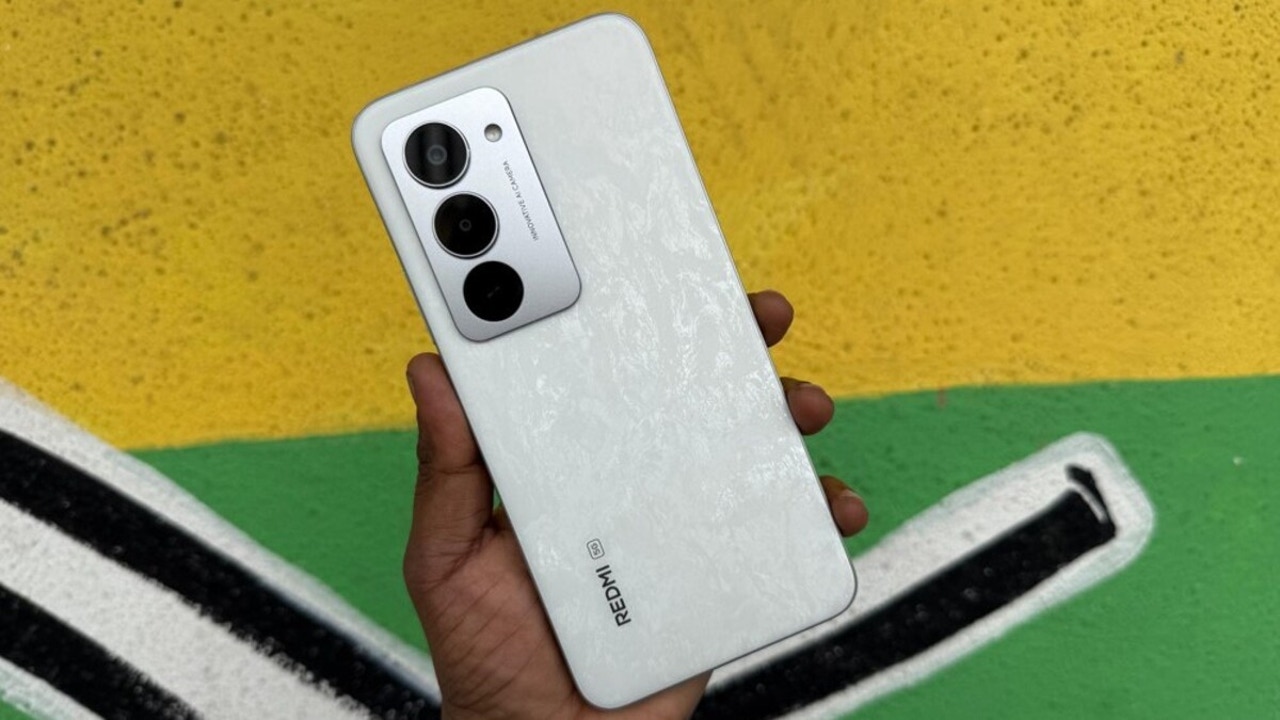 Batería gigante, pantalla enorme y por 120 euros: el Redmi 15 no tiene sentido