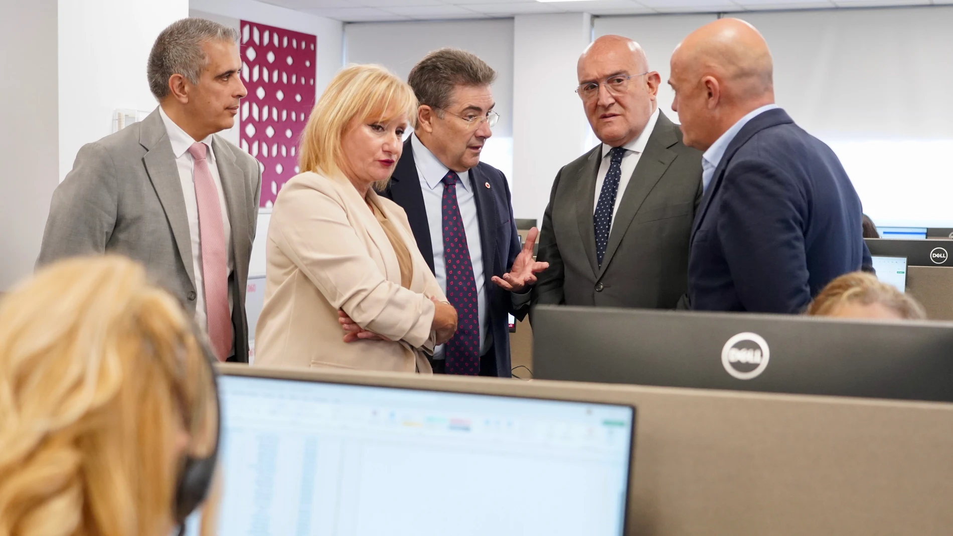 La consejera de Industria, Comercio y Empleo, Leticia García, y el alcalde de Valladolid, Jesús Julio Carnero, participan en la inauguración del Centro de Atención al Cliente de Vodafone.