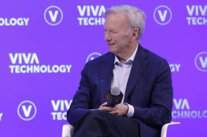 El ex CEO de Google, Eric Schmidt, advierte que los modelos de IA pueden ‘aprender cómo matar a alguien’.