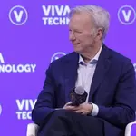 El ex CEO de Google, Eric Schmidt, advierte que los modelos de IA pueden ‘aprender cómo matar a alguien’.
