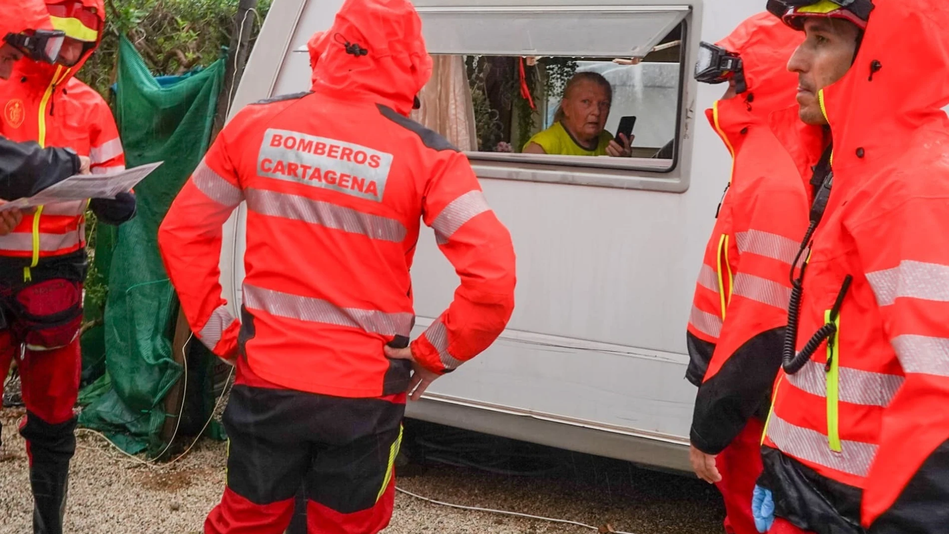 Los bomberos instaron a desalojar Villa Caravaning por las fuertes lluvias