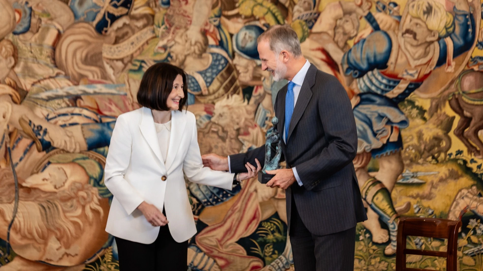 El Rey, con la presidenta del Notariado español, Concepción Pilar Barrio