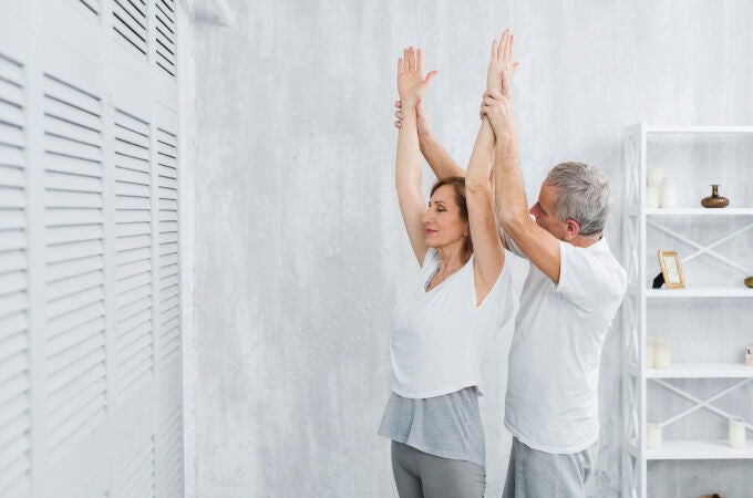 ¿Cuántos centímetros perdemos de altura a partir de los 40? Por qué nos “acortamos” y qué hacer al respecto ¿Cuántos centímetros perdemos de altura a partir de los 40? Por qué nos “acortamos” y qué hacer al respecto