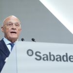 Econom&iacute;a/Finanzas.- Oliu (Sabadell) insta a los accionistas indecisos a tirar "a la papelera" el papel de la OPA