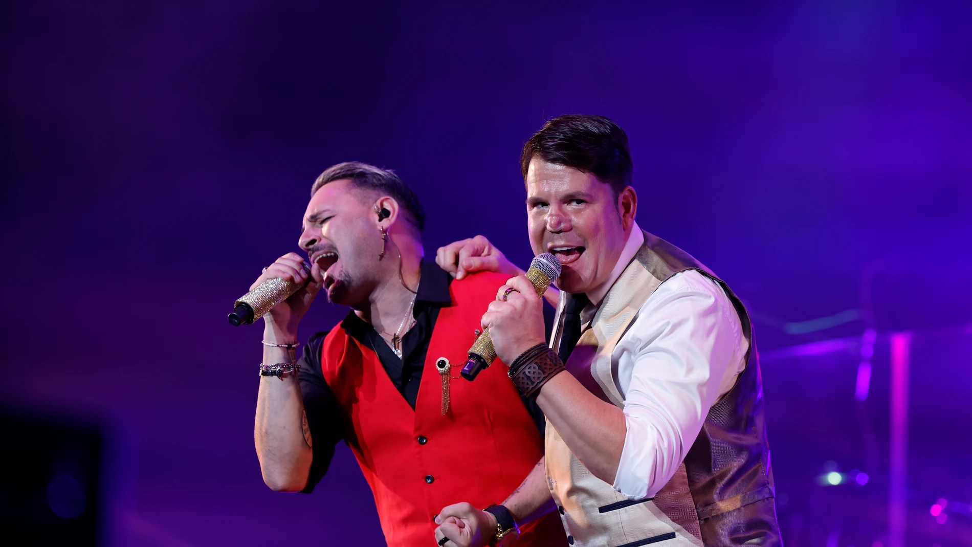 MADRID, 10/10/2025.- Un momento del concierto de Andy y Lucas con el que se despiden definitivamente de los escenarios, este viernes en el Palacio de Vistalegre (Madrid). EFE/ Juanjo Martín