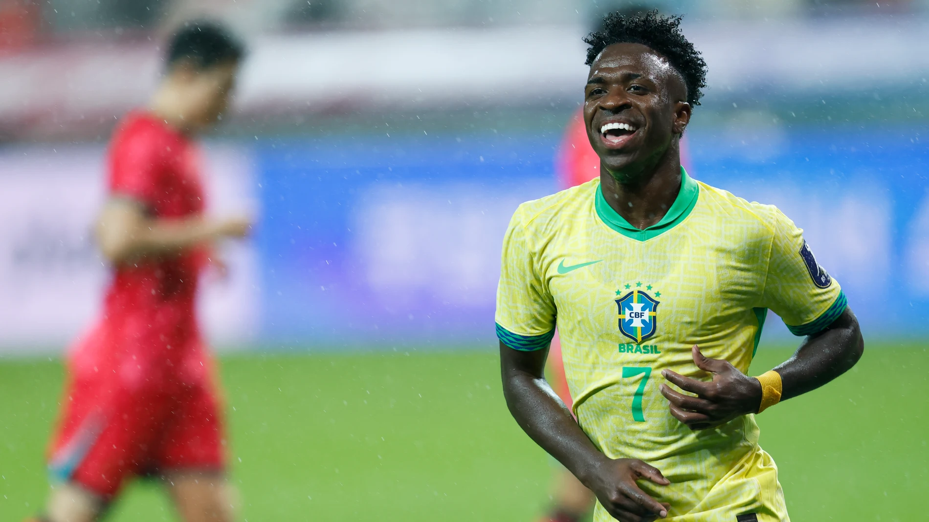 Seoul (Korea, Republic Of), 10/10/2025.- Vinicius Jr of Brazil celebrates after scoring the 0-5 goal during the soccer friendly match between South Korea and Brazil at the Sangam World Cup stadium in Seoul, South Korea, 10 October 2025. (Futbol, Amistoso, Mundial de Fútbol, Brasil, Corea del Sur, Seúl) EFE/EPA/JEON HEON-KYUN