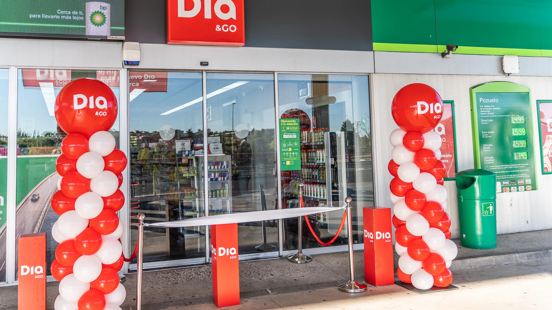 Entrada de la tienda en la estación de Pozuelo de Alarcón