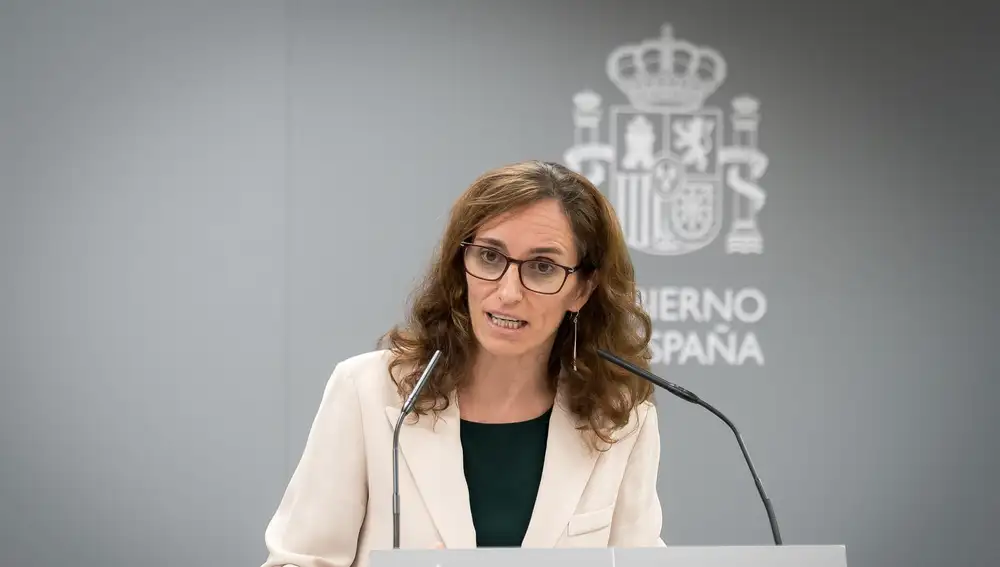 La ministra de Sanidad Mónica García e