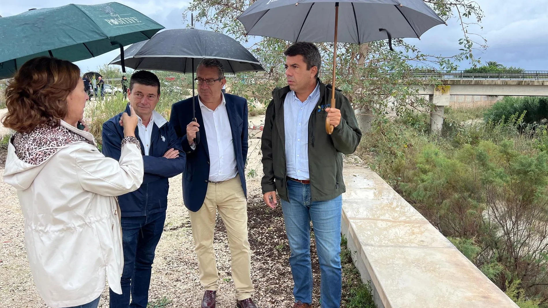 AMP- Mazón se desplaza a la Vega Baja de Alicante para seguir la evolución de la dana Alice tras reunirse con consellers