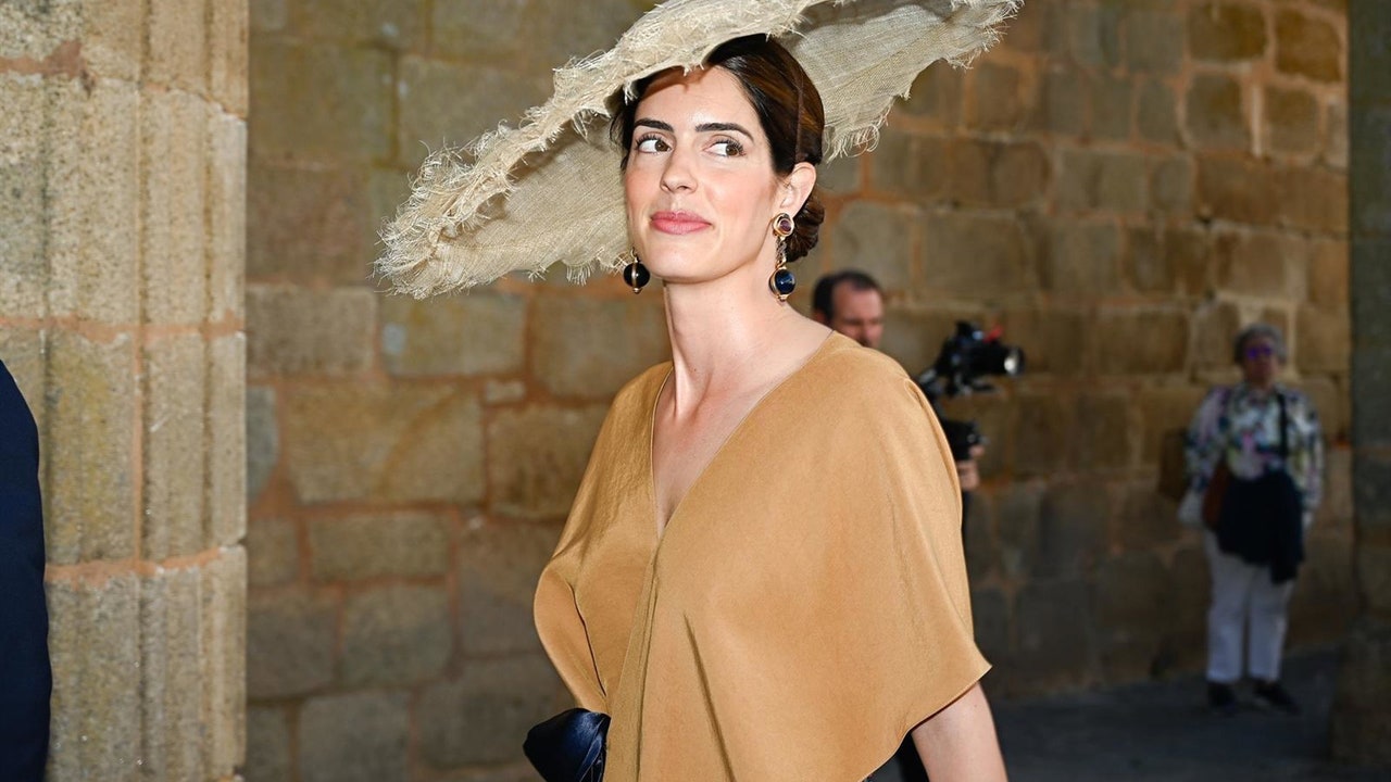 Sofía Palazuelo se convierte en la mejor invitada de la boda de su hermano Fernando con vestido elegante y maxi pamela