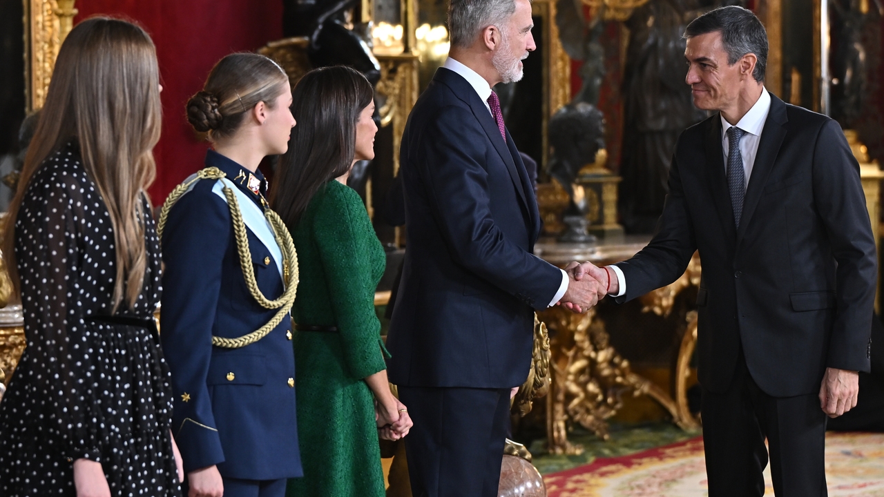 Sánchez da plantón a la prensa en el Palacio Real