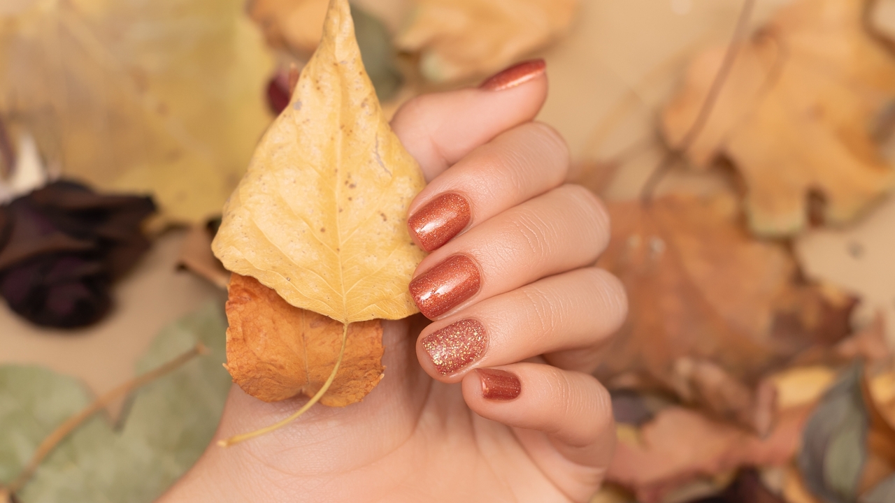 Estas son las tendencias de uñas otoño 2025 que arrasan y querrás lucir