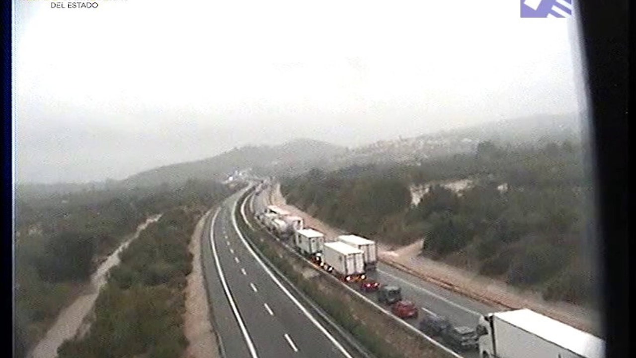 Las fuertes lluvias obligan a un tren a parar en Ulldecona y a cortar la línea R16