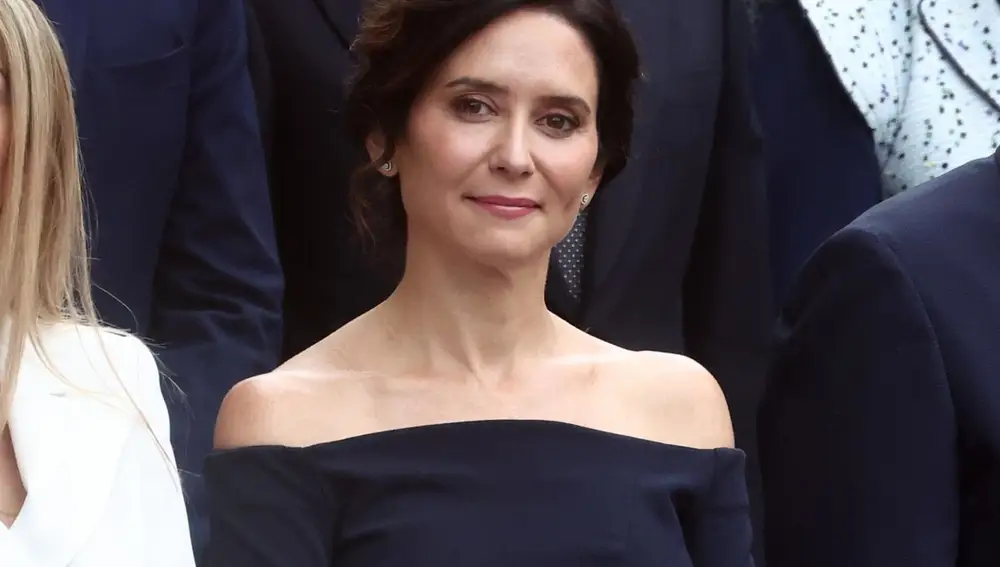 Isabel Díaz Ayuso, con un diseño de Victoria Colección en el Desfile del Día de la Fiesta Nacional
