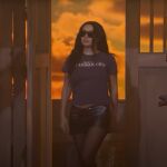 Charli xcx aparece por sorpresa en uno de los programas más vistos de EE UU y con un top que incluye un dardo a Taylor Swift