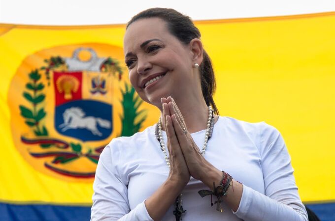 MADRID.-Ayuso carga contra el Gobierno "del no a la paz y sí a la guerra'" al no felicitar a María Corina Machado por el Nobel