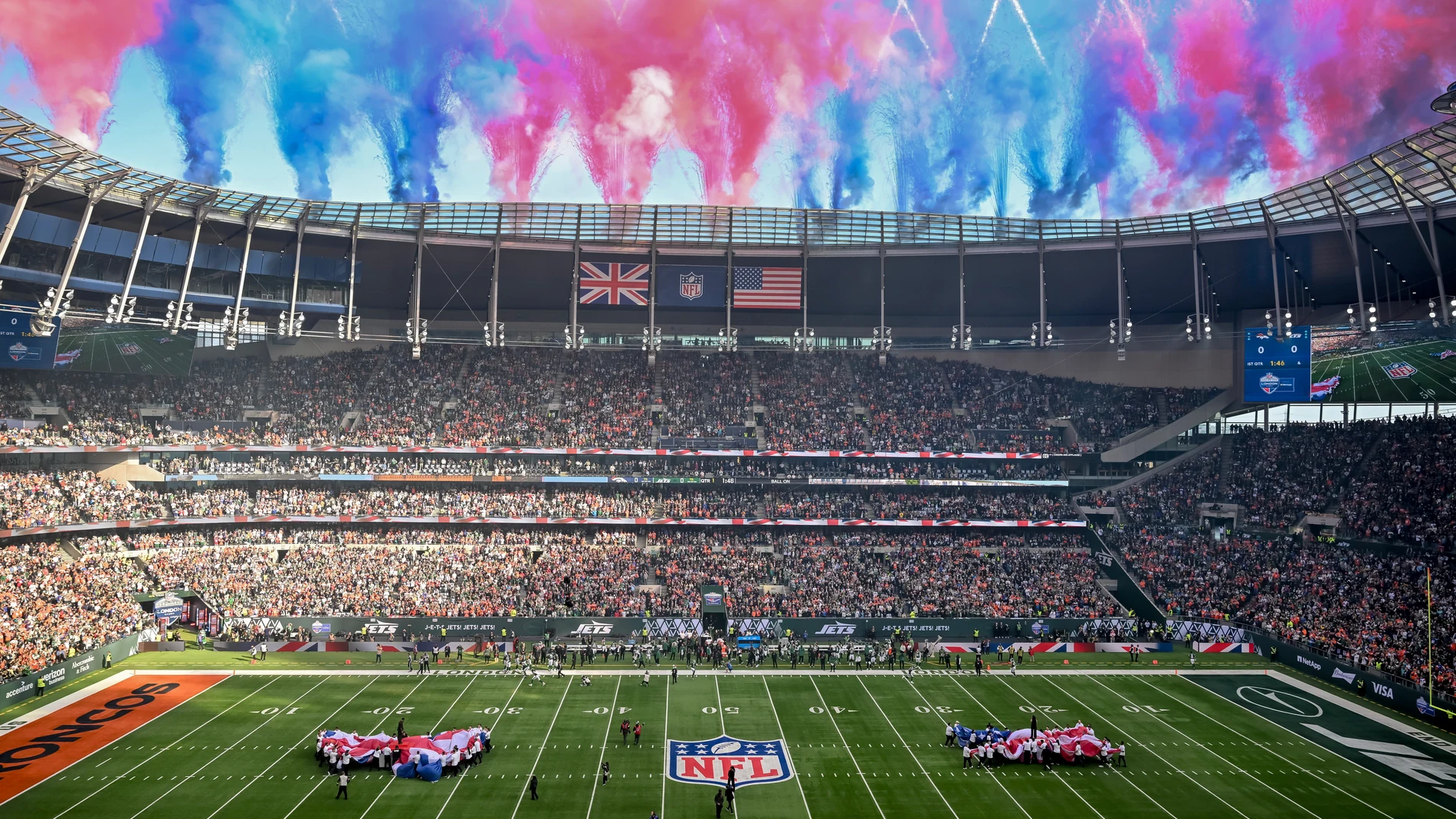 LONDON (United Kingdom), 12/10/2025.- Pre-game ceremonies before the kickoff of an NFL American football game between the Denver Broncos and New York Jets at the Tottenham Hotspur Stadium in London, Britain, 12 October 2025. (Reino Unido, Londres, Nueva York) EFE/EPA/DANIEL HAMBURY