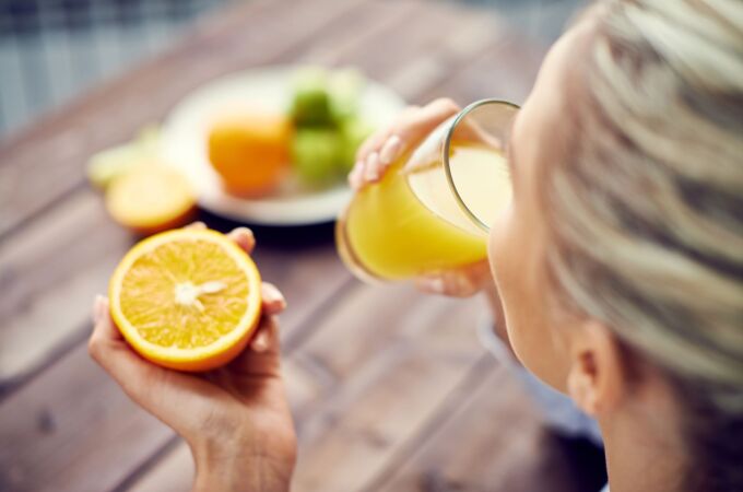 Solo los adultos mayores beben las cantidades recomendadas de zumo de naranja al día 