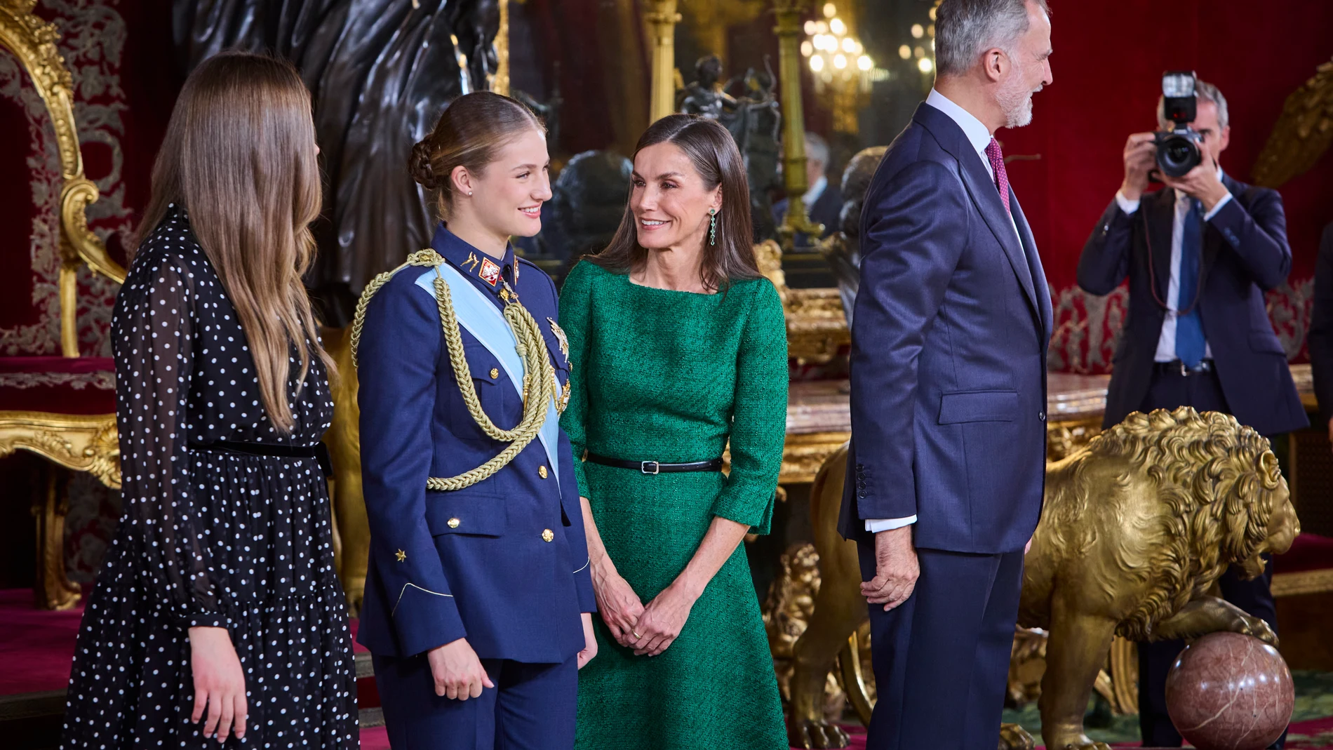 Los Reyes de España, Don Felipe VI y Doña Letizia acompañados por la Princesa de Asturias Doña Leonor ofrecen en el Palacio Real de Madrid la tradicional recepción conmemorativa del día de la Fiesta Nacional © Alberto R. Roldán 12 10 2025 .